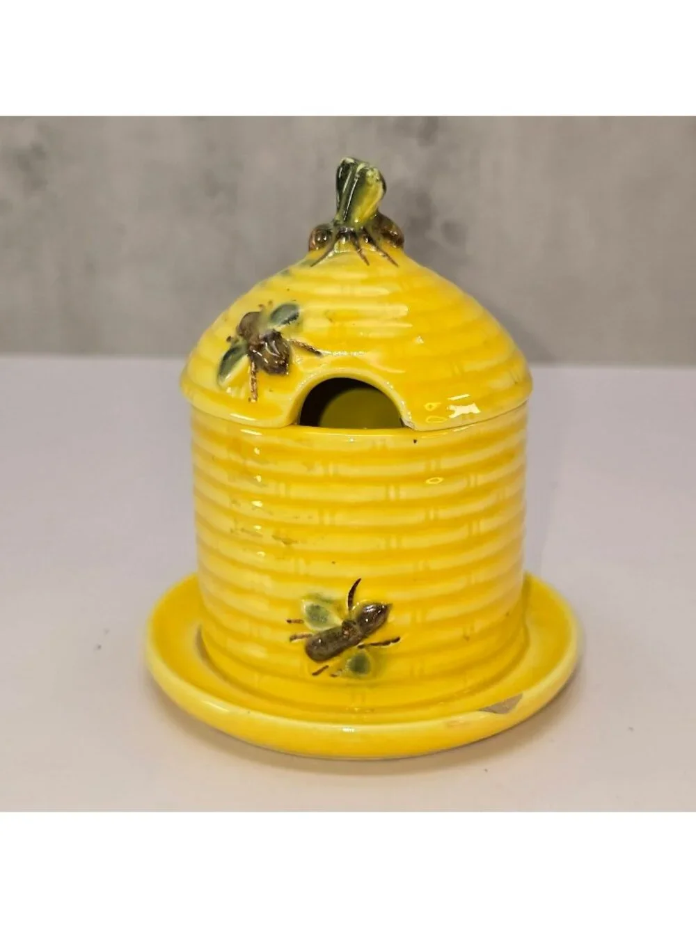 Vintage Yellow Ceramic Honey Pot With Bee Details & Lid Beehive Shape CM2320i